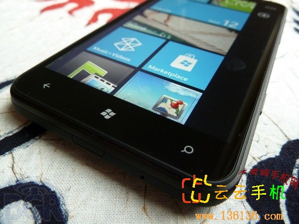 4.7߶WP7»콢 HTC Titanͼ