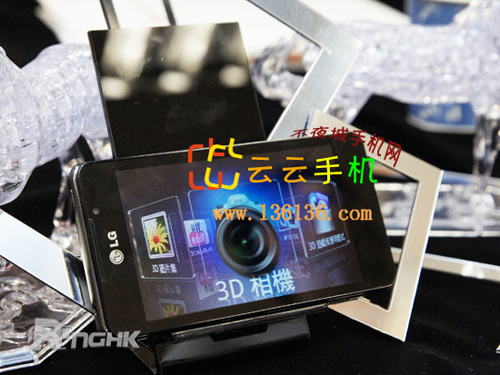 3D˫콢 LG Optimus 3D Maxͼ