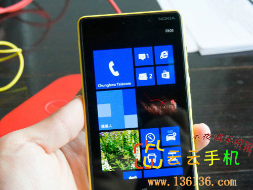 4.3˫WP8 ŵLumia 820ͼ