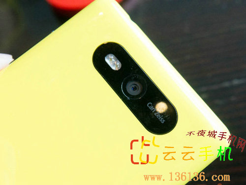 4.3˫WP8 ŵLumia 820ͼ