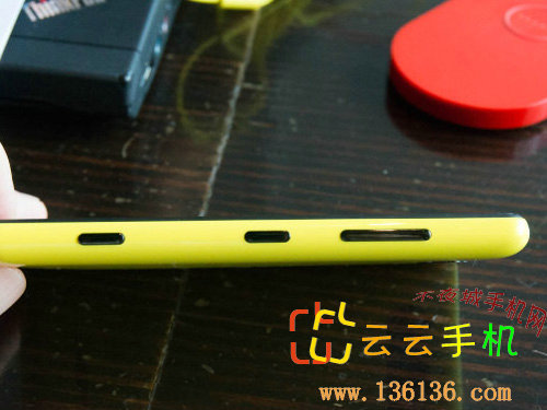 4.3˫WP8 ŵLumia 820ͼ